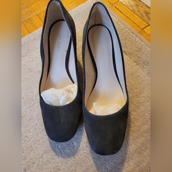 Size 7 - Nine West grey suede pumps with block heels - Picture 5 of 5